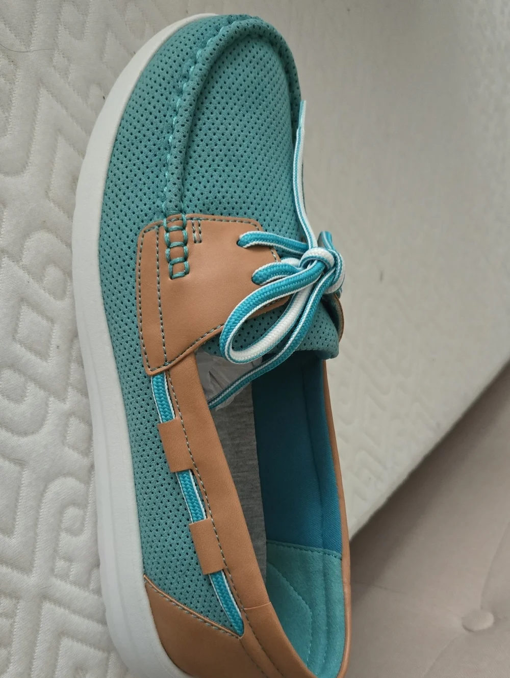 Clarks Jocolin Vista Teal Perforated Boat Shoes with Tan Trim - Picture 2 of 4